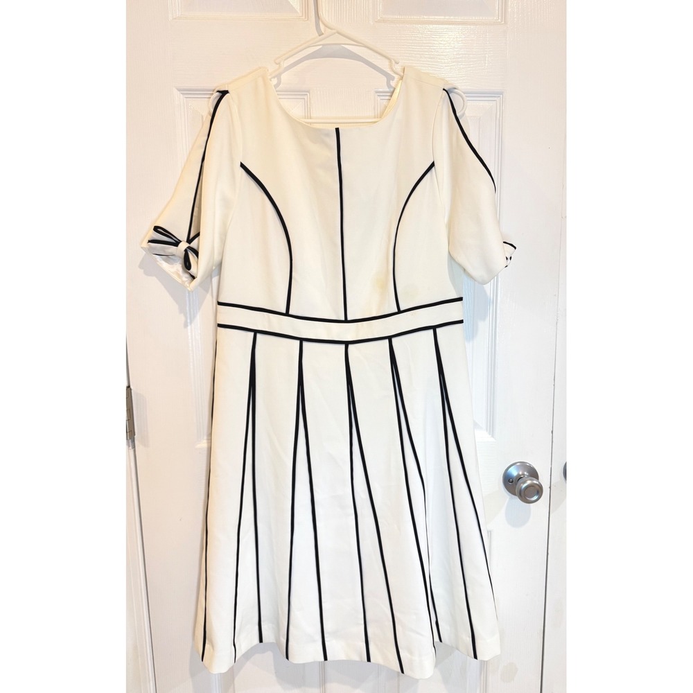 Monroe & Main Dress Fit & Flare Pleated Tie Sleeve Whiteโ Black Size 10